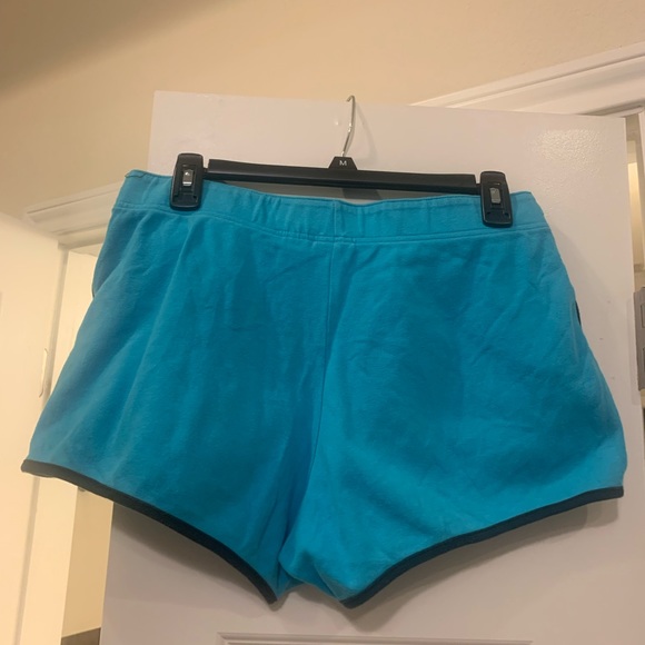 Nike Vintage Shorts - Picture 2 of 3
